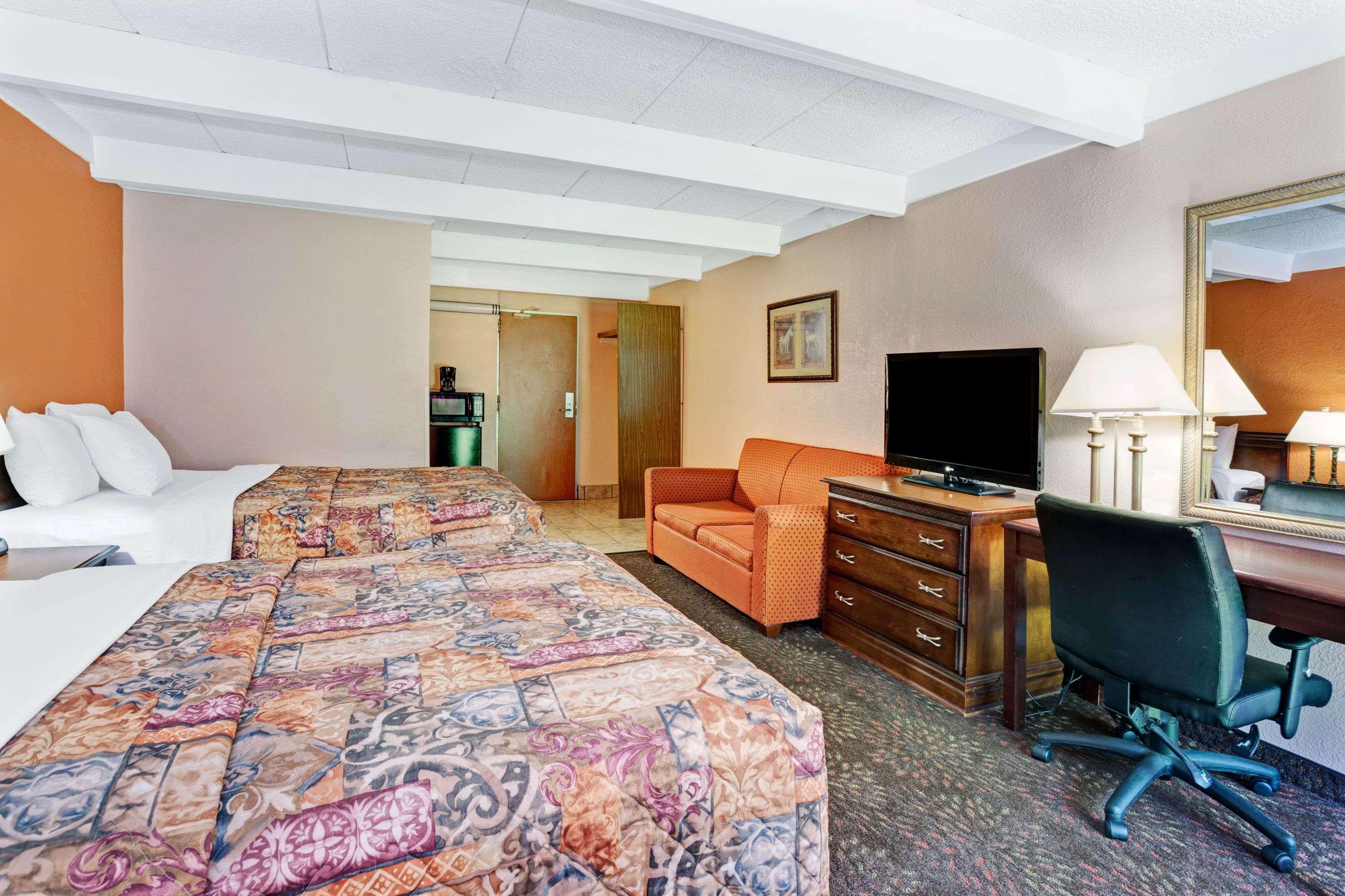 Days Inn By Wyndham Ann Arbor Exterior photo