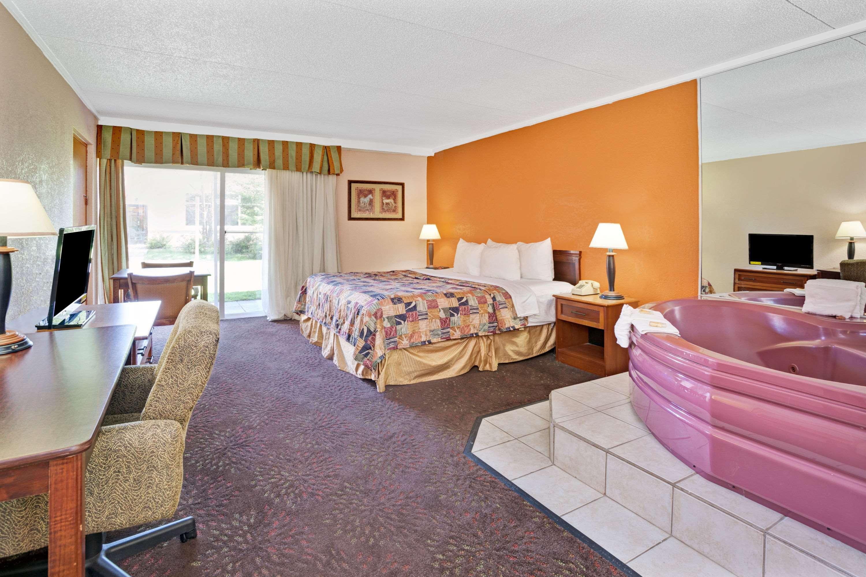 Days Inn By Wyndham Ann Arbor Exterior photo